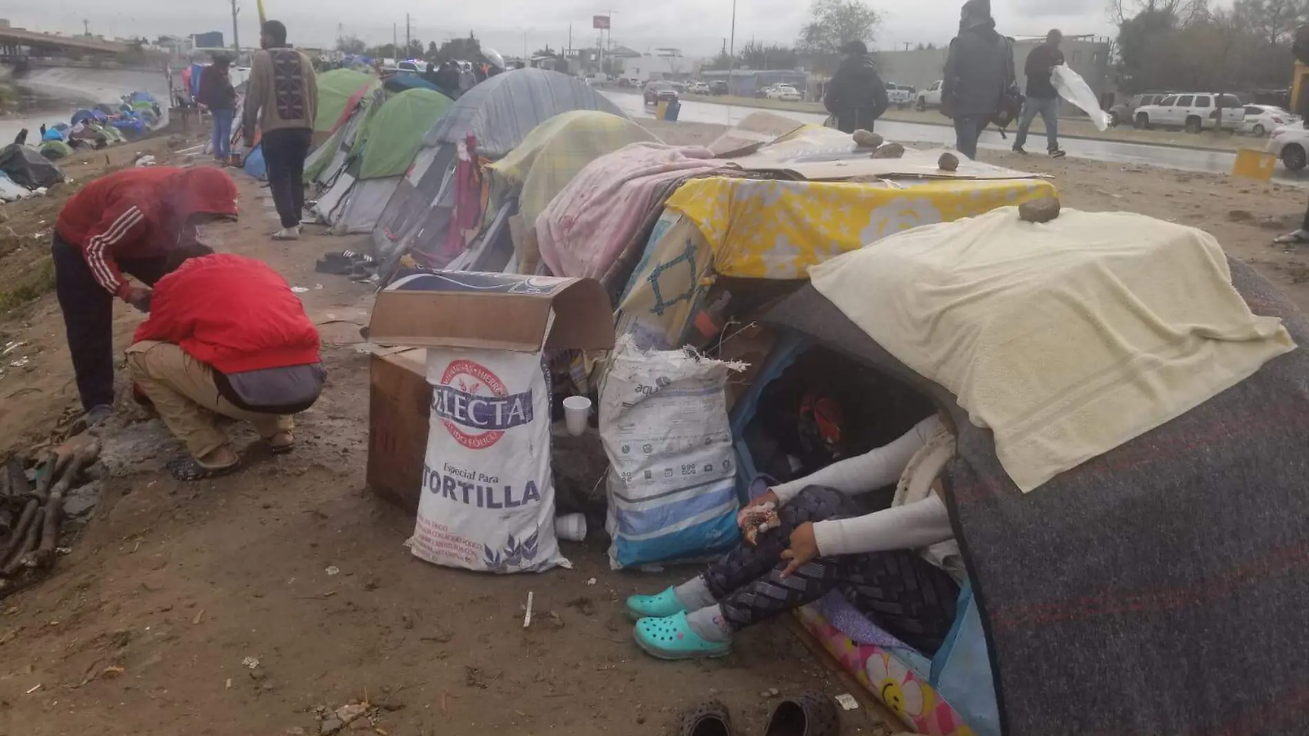 migrantes frio lluvia 2